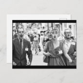 Angry Mob protestiert auf der Straße Postkarte (Vorne/Hinten)