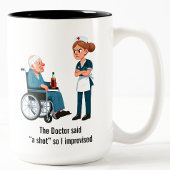 Angry Nurse Scolding Drunk Patient Zweifarbige Tasse