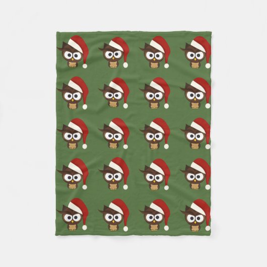 Angry Owl mit Weihnachtsmannmütze Fleecedecke (Vorderseite)