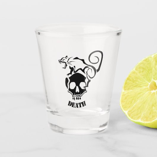 Angry Rat auf einem bösen Schädel Schnapsglas (Vorderseite)