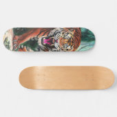 Angry Tiger im Dschungel Skateboard (Horizontal)