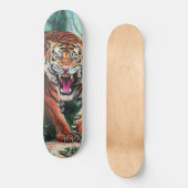 Angry Tiger im Dschungel Skateboard (Vorderseite)