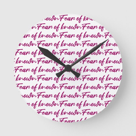 Angst vor Bekanntem Runde Wanduhr (Vorderseite)