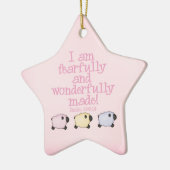 Ängstlich und wunderbar gemacht - Rosa Keramikornament (Links)