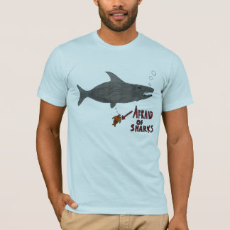 Ängstlich von den Haifischen T-Shirt