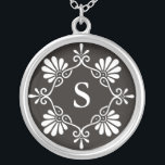 Anhänger-Halskette des Monogramm-Buchstabe-S Versilberte Kette<br><div class="desc">Zeigen Sie Ihren Stolz in Ihren Initialen,  die einen Monogrammbuchstabeanhänger tragen. Der silberne zuerstanhänger macht auch ein denkwürdiges Geschenk für jeden möglichen besonderen Anlass für die wichtigen Leute Ihres Lebens.</div>