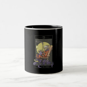 Anheften von Hermit-Tarot-Kartenquilz Zweifarbige Tasse