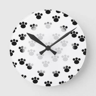 Animal Paw Print Pattern. Black and White. Runde Wanduhr