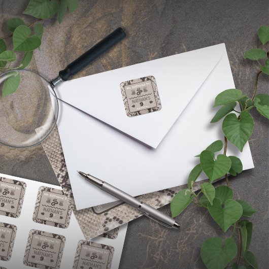 Animal Print Schlange Taupe Geburtstag Quadratischer Aufkleber