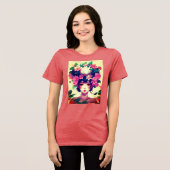 Anime-Mädchen mit Lotusblüten gekrönt Tri-Blend Shirt (Vorderseite voll)
