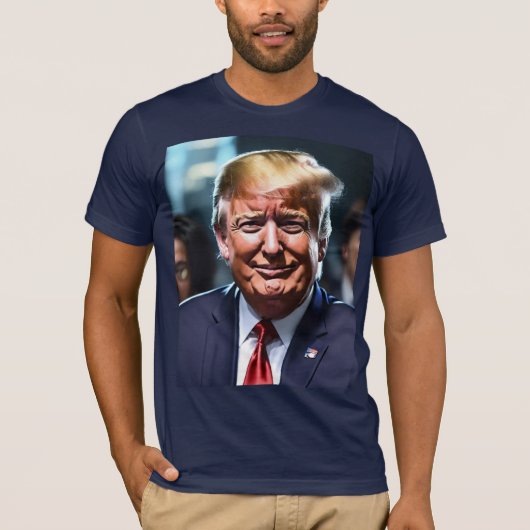 "Anime Trump: Der lächelnde Befehlshaber T-Shirt (Vorderseite)