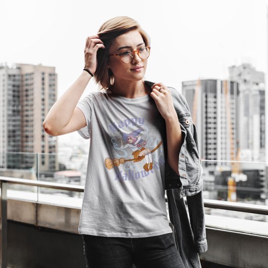 Anime Witch Girl im Zimmer T-Shirt