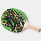 Animierte Bären fahren mit einem grünen Auto Tischtennis Schläger (Seitenansicht)