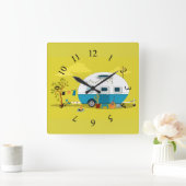 Animierter Camper-Anhänger Quadratische Wanduhr (Zuhause)
