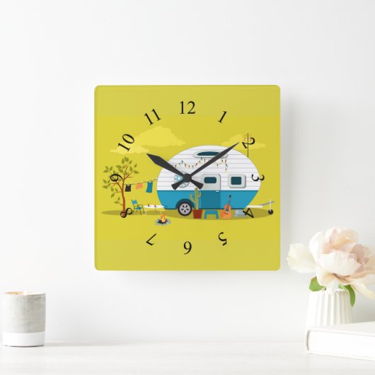 Animierter Camper-Anhänger Quadratische Wanduhr (Zuhause)