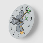 Animierter Koala-Bär Runde Wanduhr (Winkel)