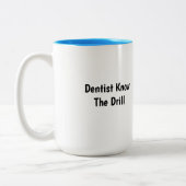 Animierter Zahnarzt mit Zahn   Zweifarbige Tasse (Links)