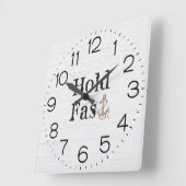 Anker auf der weißgetünchten Uhr der Wand aus Holz (Winkel)