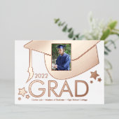 Ankündigung der Graduiertenkappenregelung durch Fo (Stehend vorne)