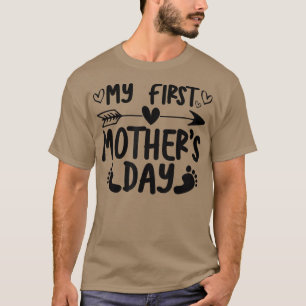 Ankündigung der Schwangerschaft am ersten Mutterta T-Shirt