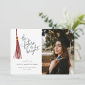 Ankündigung des Abschlusses "Bright Future Maroon" (Stehend Vorderseite)
