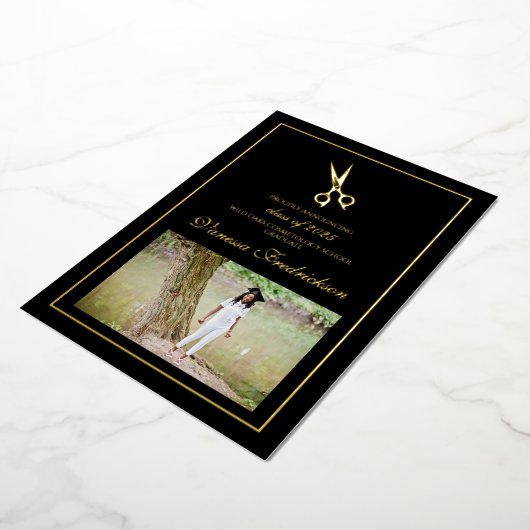 Ankündigung des Abschlusses der Kosmetologie-Schul (Gedreht)