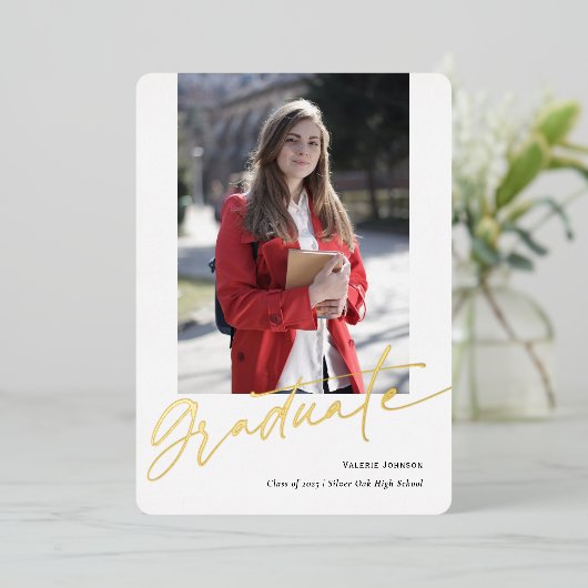 Ankündigung des Abschlusses eines modernen Skripts (Stehend vorne)