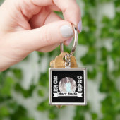 Ankündigung des Abschlusses in Schwarzweiß Schlüsselanhänger (Hand)