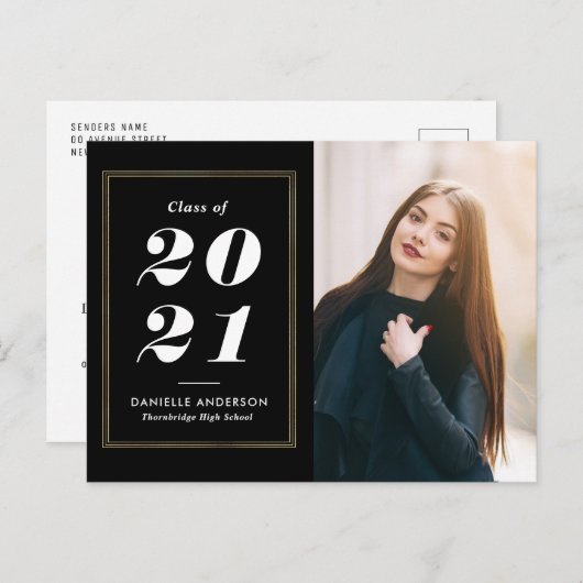 Ankündigung des Abschlusses in weißem Text Postkarte (Vorne/Hinten)