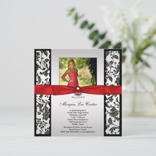 Ankündigung des Abschlusses "Rotes und Schwarzes F (Stehend Vorderseite)