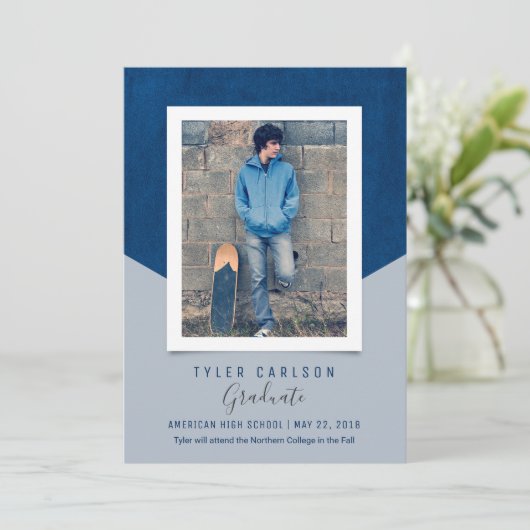 Ankündigung des Abschlusses "Slanted Background Fo (Stehend Vorderseite)