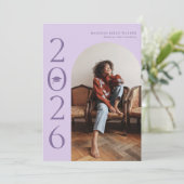 Ankündigung des Lavendel Arch Abschlusses 2025 (Stehend Vorderseite)