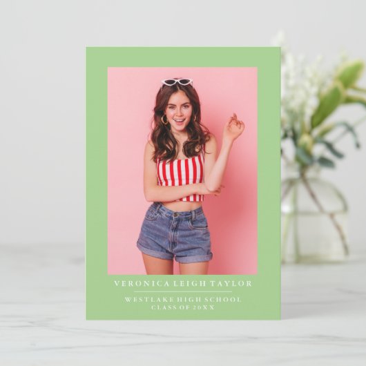 ANKÜNDIGUNG DES MINIMALISTISCHEN FOTOS (Stehend Vorderseite)