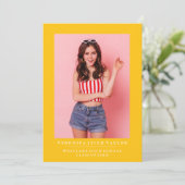 ANKÜNDIGUNG DES MINIMALISTISCHEN FOTOS (Stehend Vorderseite)