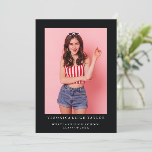 ANKÜNDIGUNG DES MINIMALISTISCHEN FOTOS (Stehend Vorderseite)