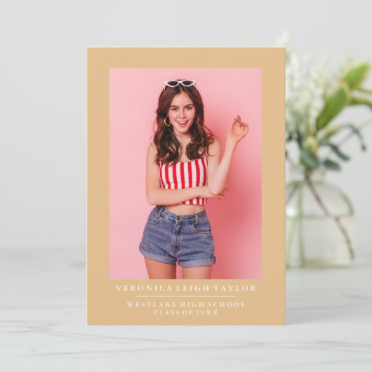 ANKÜNDIGUNG DES MINIMALISTISCHEN FOTOS (Stehend Vorderseite)