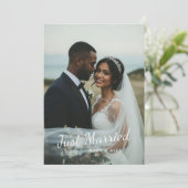 Ankündigung des modernen Just Married Wedding Foto (Stehend Vorderseite)
