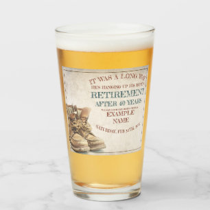 Ankündigung des Ruhestands mit alten Stiefeln V2.0 Glas