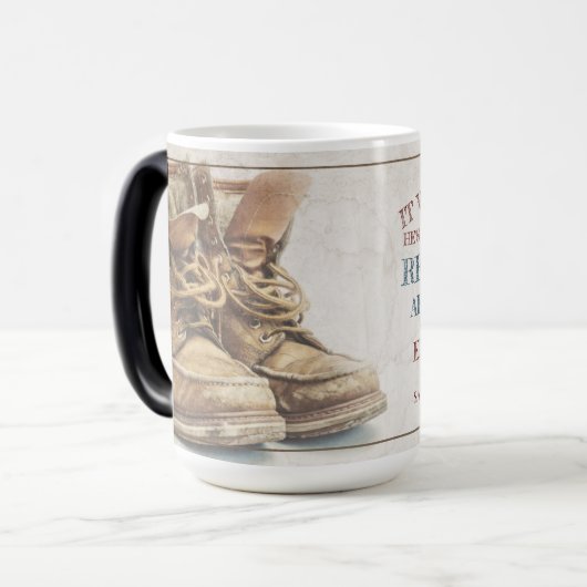 Ankündigung des Ruhestands mit alten Stiefeln V2.0 Verwandlungstasse (Vorderseite Links)
