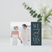 Ankündigung einer modernen Farbhochzeitung Postkarte (Stehend Vorderseite)