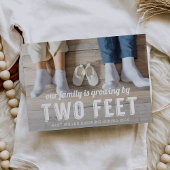 Ankündigung einer Schwangerschaft mit zwei Füßen