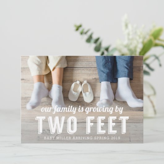 Ankündigung einer Schwangerschaft mit zwei Füßen (Stehend Vorderseite)