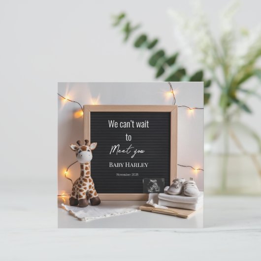 Ankündigung einer weichen Babygiraffe (Stehend Vorderseite)