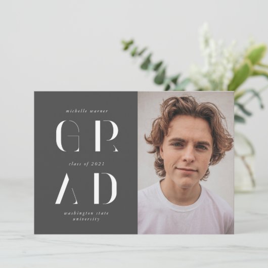 Ankündigung eines hochmodernen Drehbuchabschlusses (Stehend Vorderseite)