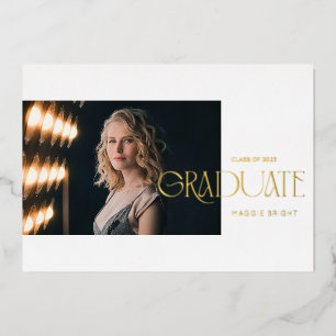 Ankündigung eines Hochschulabsolventen 2023 in ein