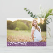 Ankündigung eines Lila Abschlusses - einladen (Stehend Vorderseite)