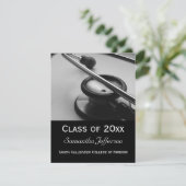 Ankündigung von Abschlüssen der Medizinschule oder (Stehend Vorderseite)