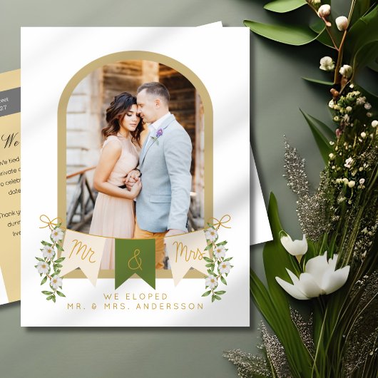 Ankündigung von Arched Elopement Foto