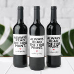 Ankündigung von Baby Funny Pregnancy Weinetikett<br><div class="desc">Kinderankündigung Funny Pregnancy Ankündigung Wine Label immer lesen Fine Print</div>