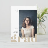 Ankündigung von Big Bold Type-Abschlüssen (Stehend Vorderseite)